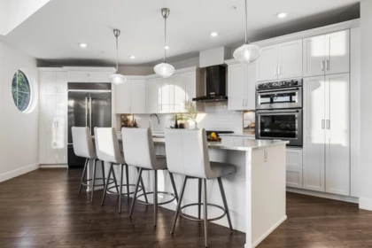 Kitchen Island Photo of 507 5380 Tyee Lane, Chilliwack, BC