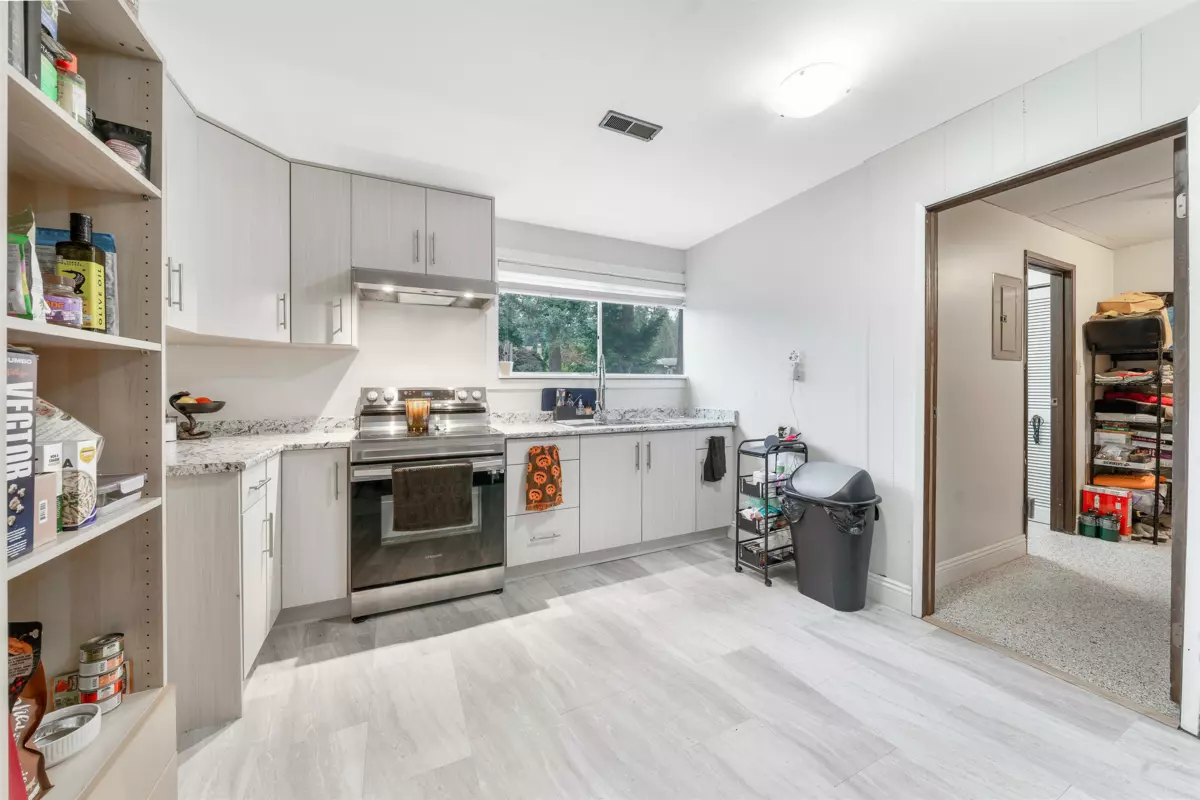 Kitchen Photo of 34638 Ascott Avenue, Abbotsford, BC