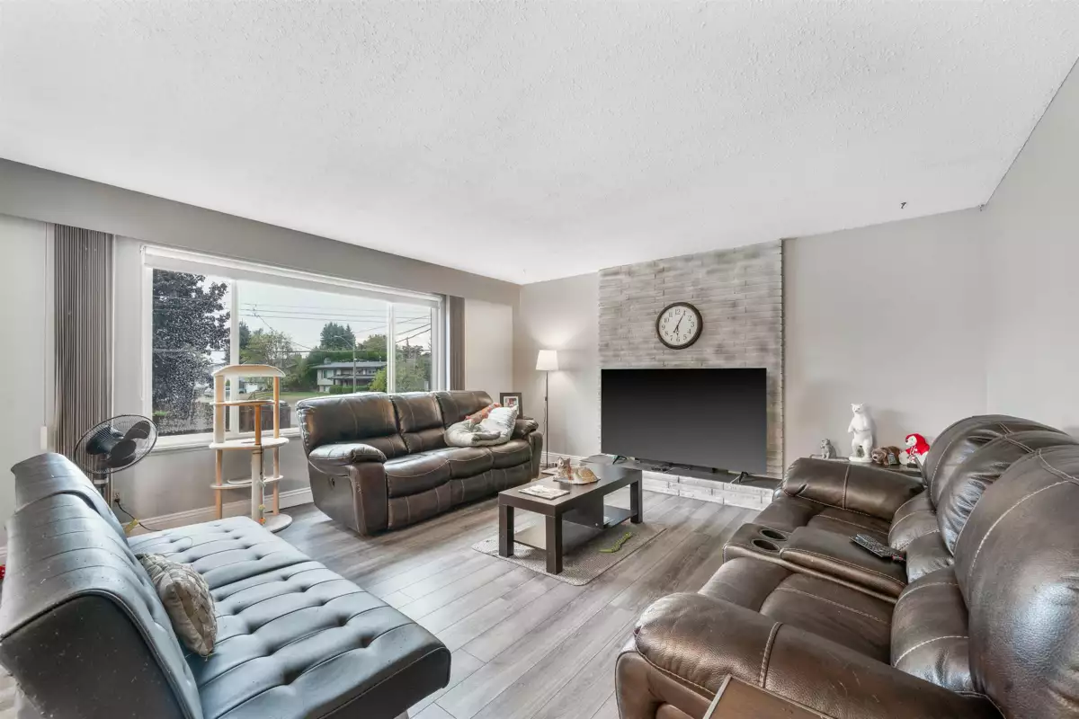 Living Room Photo of 34638 Ascott Avenue, Abbotsford, BC