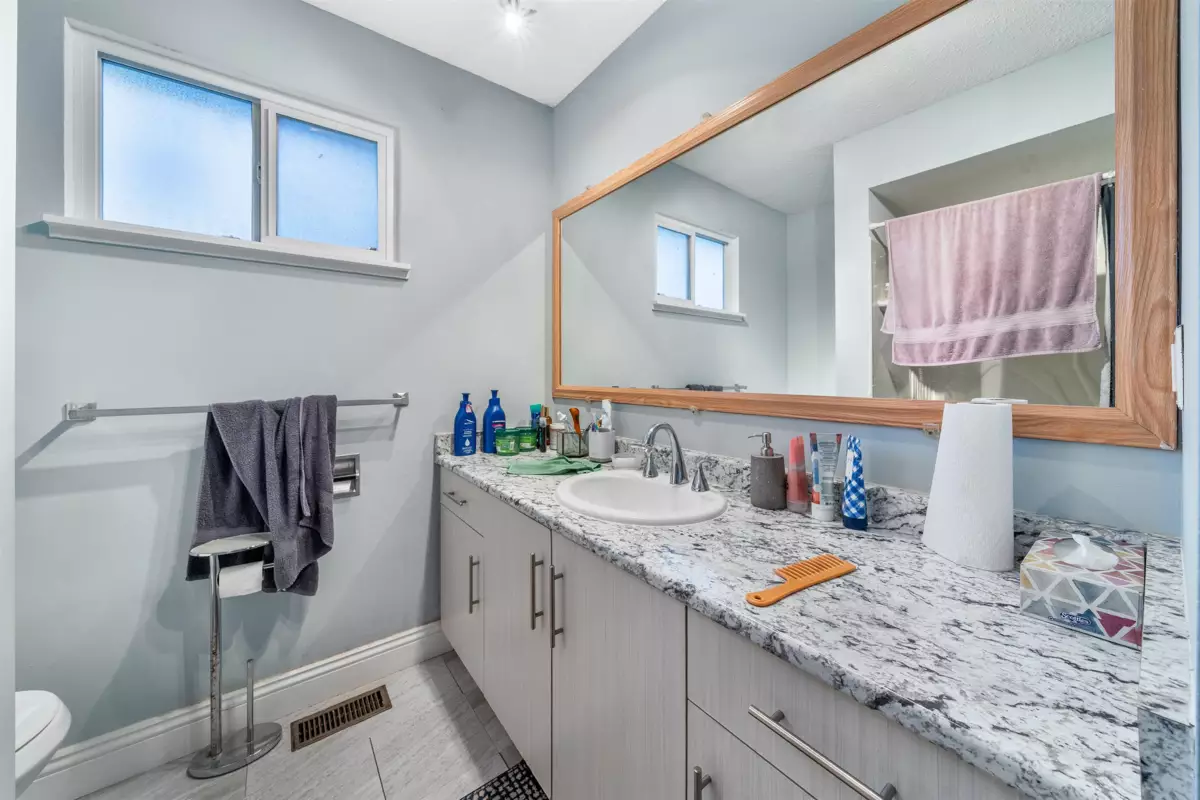 Primary Bathroom Photo of 34638 Ascott Avenue, Abbotsford, BC