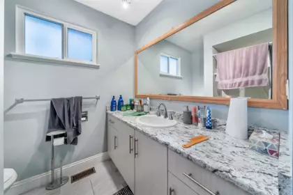 Primary Bathroom Photo of 34638 Ascott Avenue, Abbotsford, BC