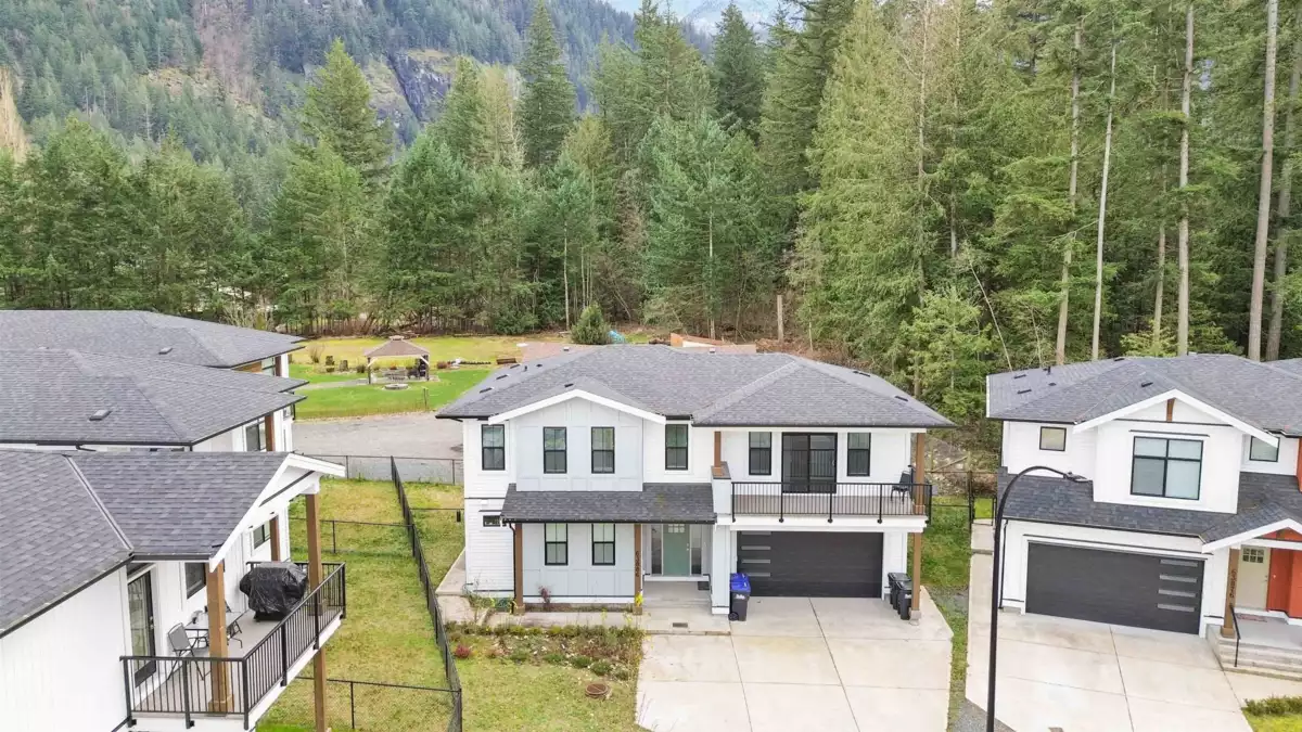 Basement Recreation Room Photo of 63886 Beech Avenue, Hope, BC