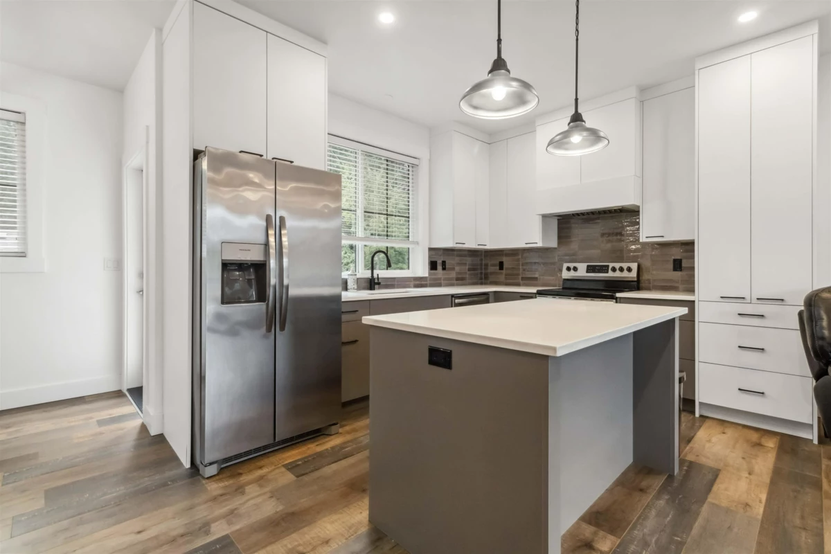 Living Room Photo of 63886 Beech Avenue, Hope, BC