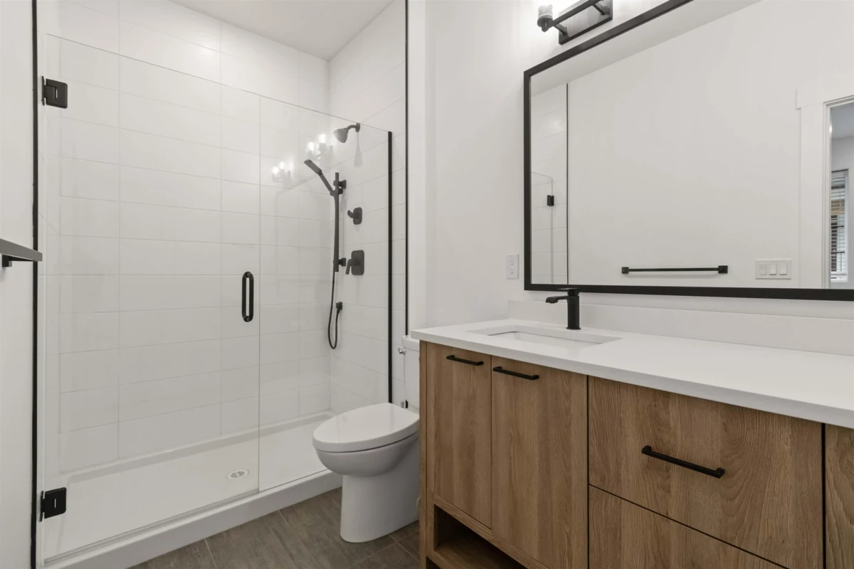 Primary Bathroom Photo of 63886 Beech Avenue, Hope, BC