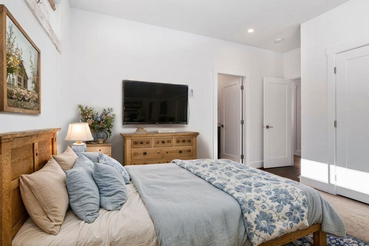 Primary Bedroom Photo of 63886 Beech Avenue, Hope, BC