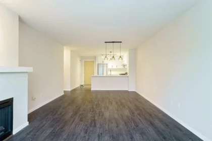 302 300 Klahanie Drive, Port Moody, BC, Port Moody — Apartment/Condo for sale