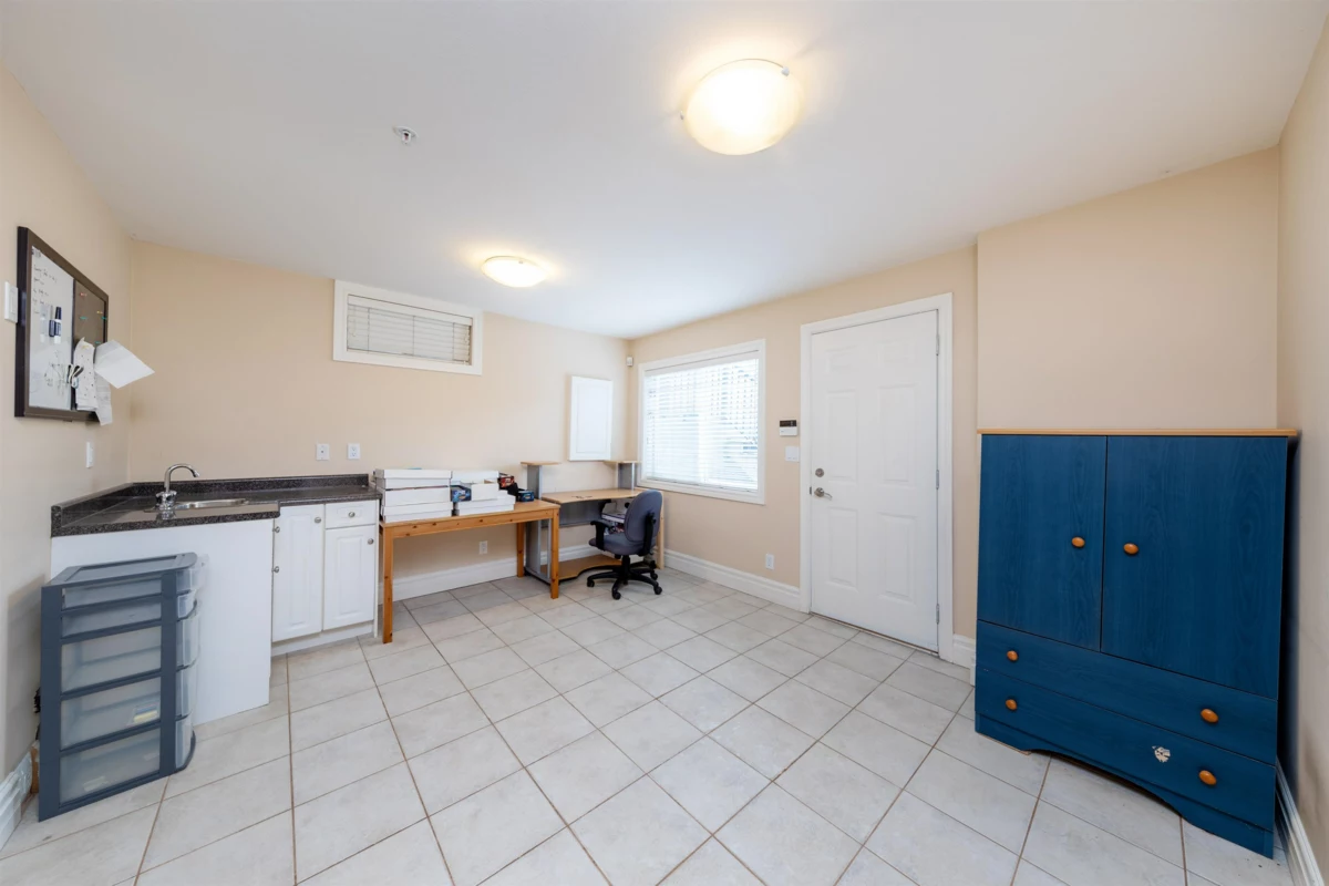 Front Yard Photo of 260 W 63rd Avenue, Vancouver, BC