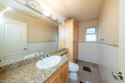 Guest Bathroom Photo of 260 W 63rd Avenue, Vancouver, BC