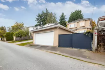 Hot Tub / Spa Photo of 260 W 63rd Avenue, Vancouver, BC
