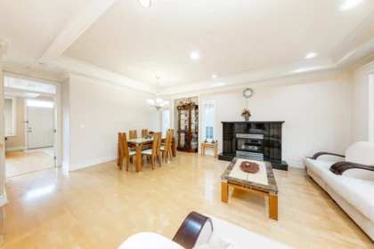 Primary Bedroom Photo of 260 W 63rd Avenue, Vancouver, BC