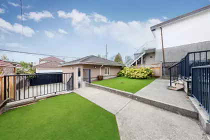 Swimming Pool Photo of 260 W 63rd Avenue, Vancouver, BC