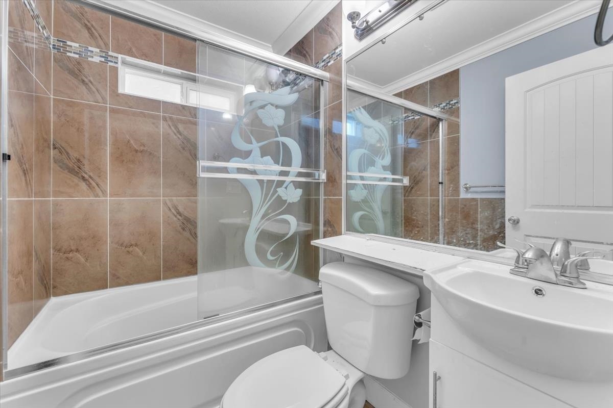 Powder Room Photo of 6080 Mckee Street, Burnaby, BC