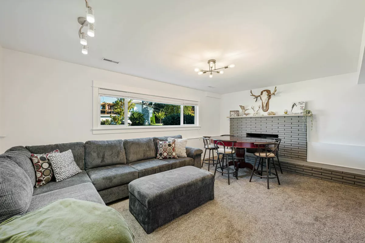 Hallway Photo of 10107 Shamrock Drive, Chilliwack, BC