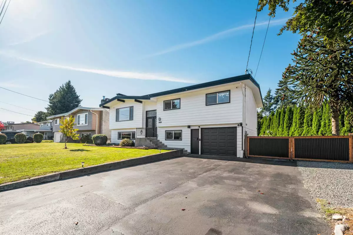 Living Room Photo of 10107 Shamrock Drive, Chilliwack, BC