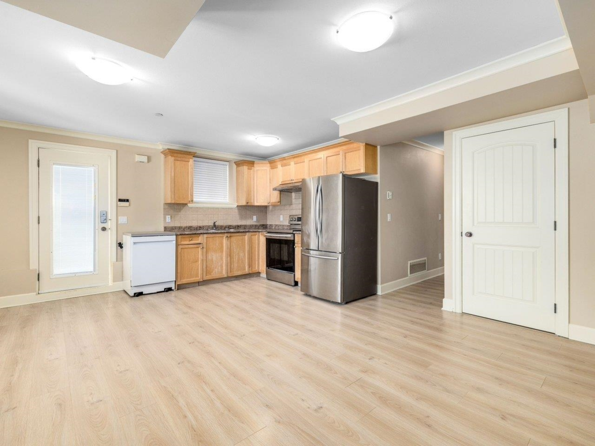 Backyard Photo of 15354 Royal Avenue, White Rock, BC