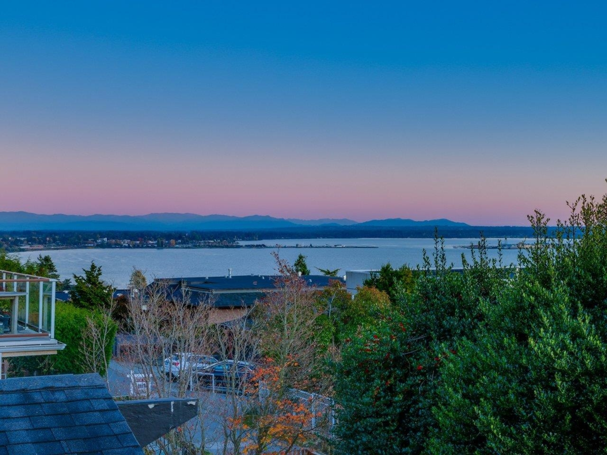 Community Amenities Photo (Clubhouse) of 15354 Royal Avenue, White Rock, BC