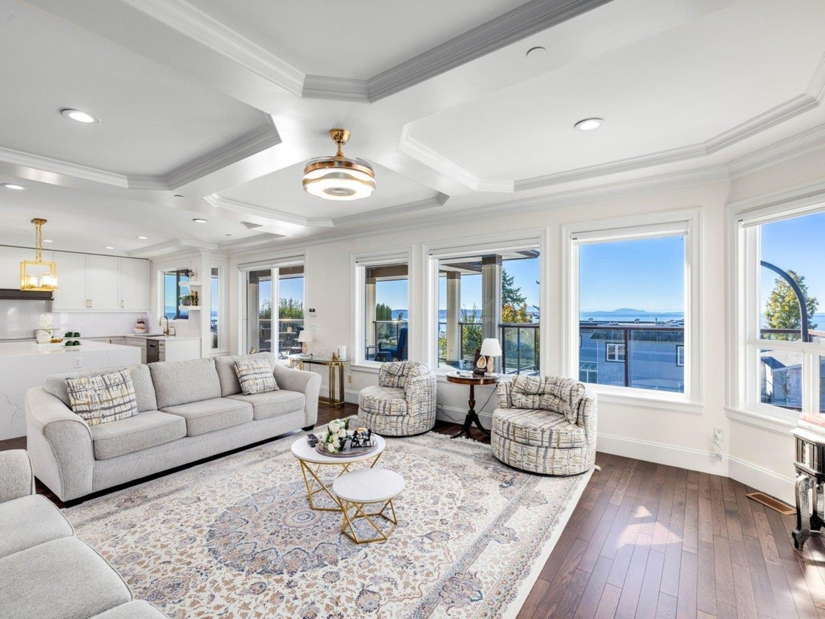 Dining Area Photo of 15354 Royal Avenue, White Rock, BC