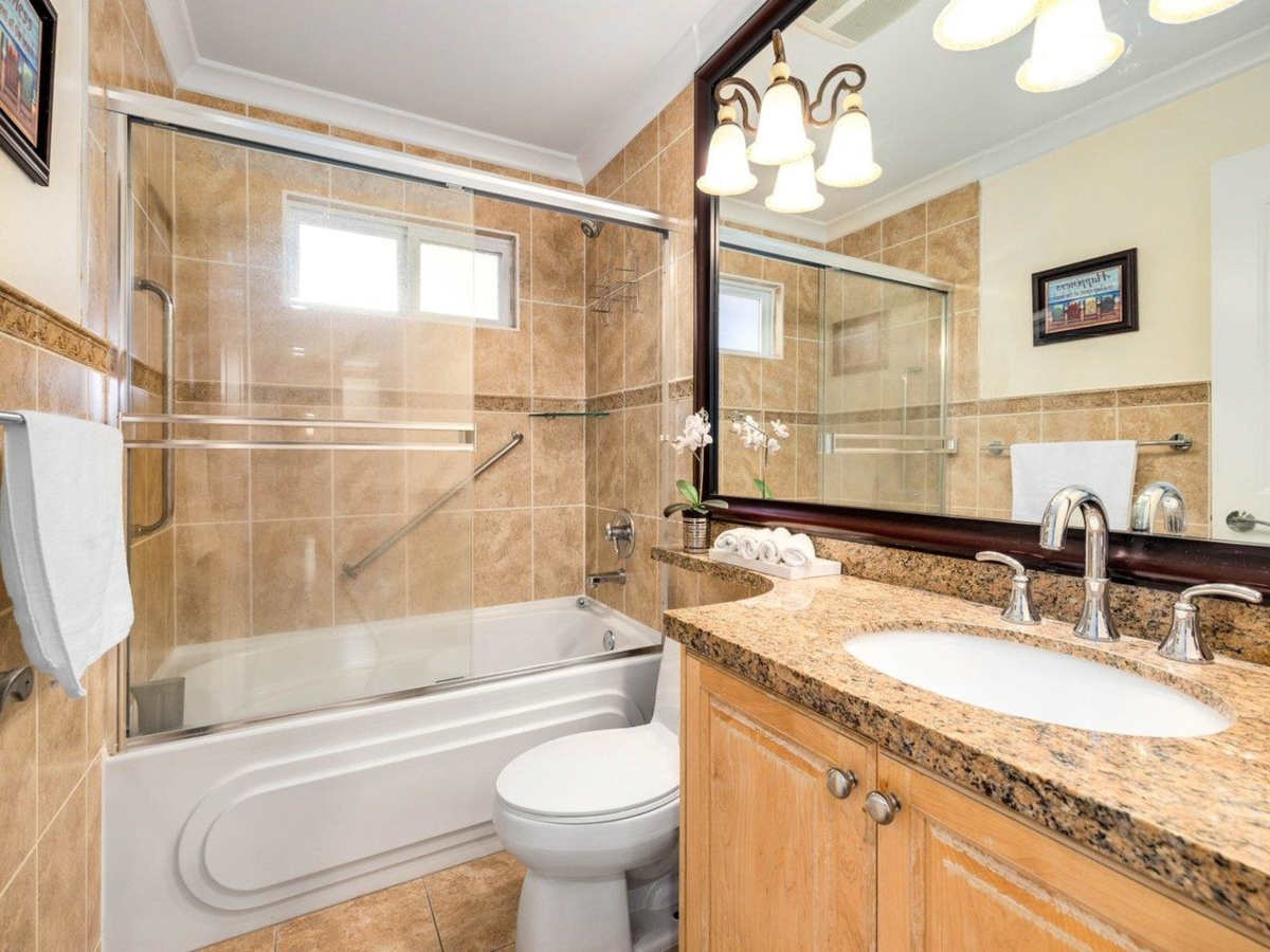 Garage Interior Photo of 15354 Royal Avenue, White Rock, BC