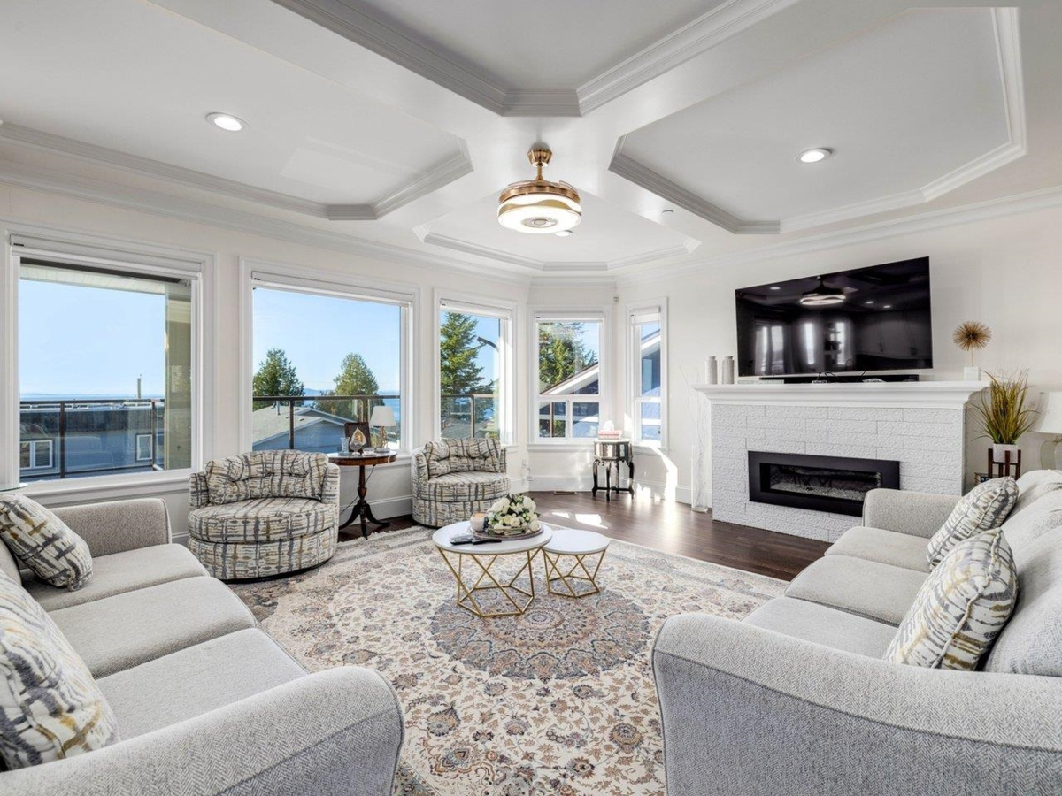 Living Room Photo of 15354 Royal Avenue, White Rock, BC