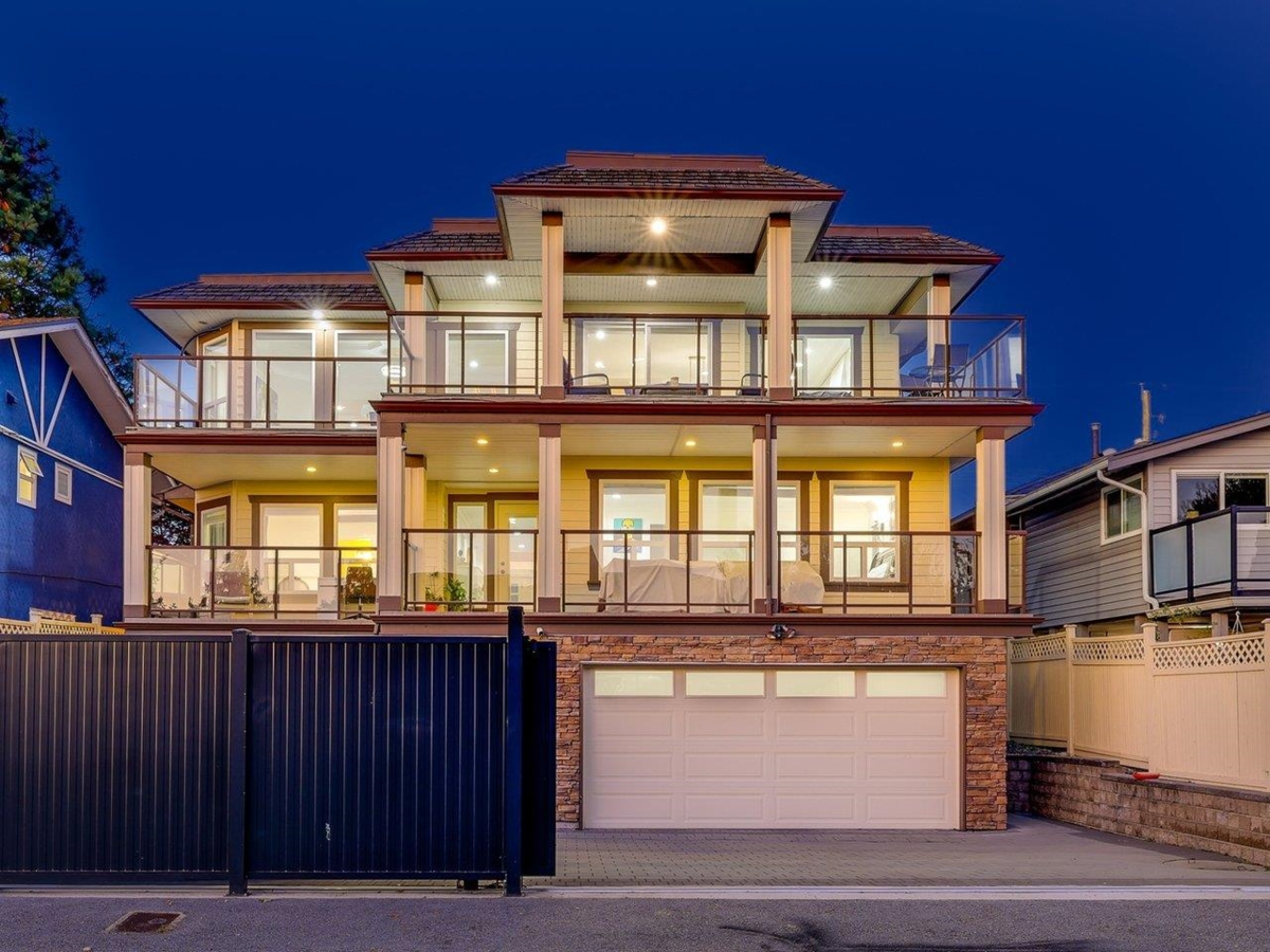 Playground / Recreational Area Near 15354 Royal Avenue, White Rock, BC