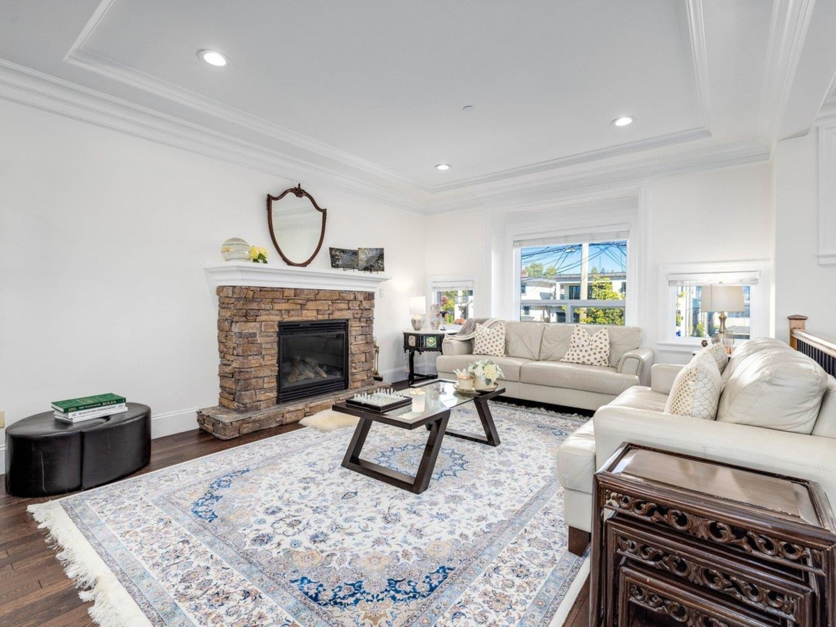 Primary Bathroom Photo of 15354 Royal Avenue, White Rock, BC