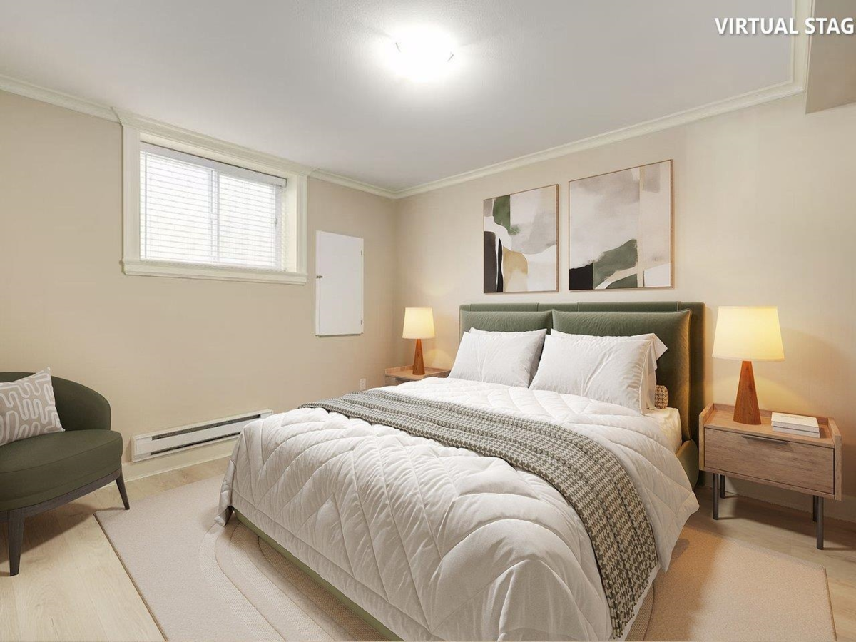 Swimming Pool Photo of 15354 Royal Avenue, White Rock, BC