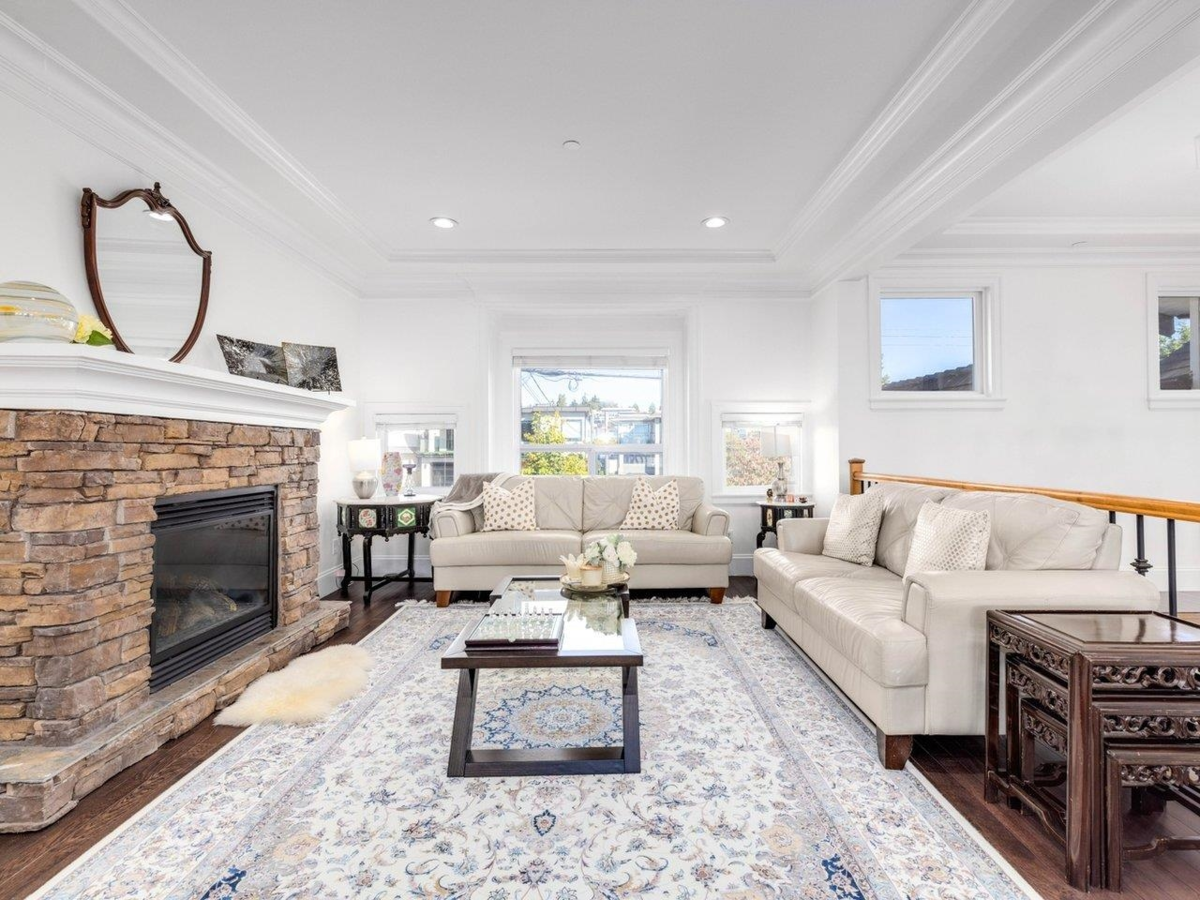 Walk-In Closet Photo of 15354 Royal Avenue, White Rock, BC