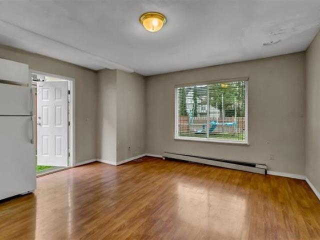 Hallway Photo of 6550 128 Street, Surrey, BC