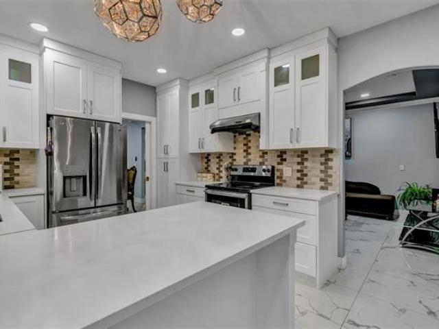 Walk-In Closet Photo of 6550 128 Street, Surrey, BC