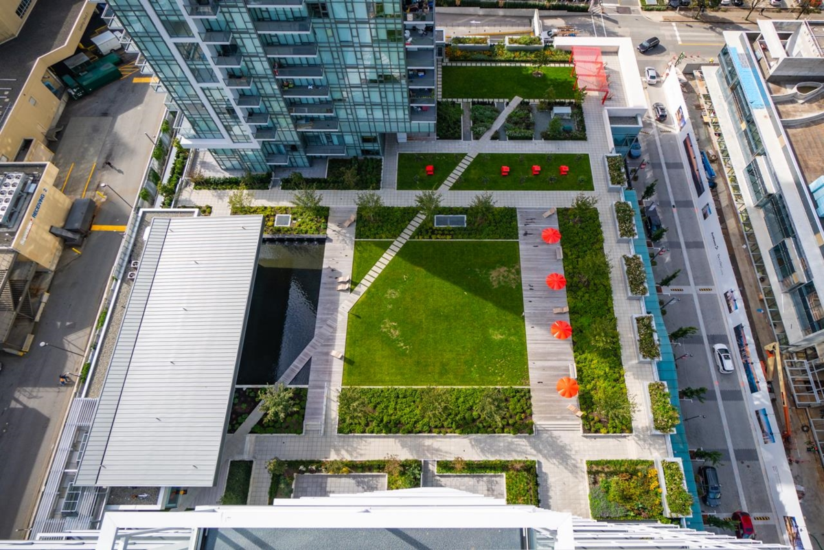 Hot Tub / Spa Photo of 4010 4670 Assembly Way, Burnaby, BC