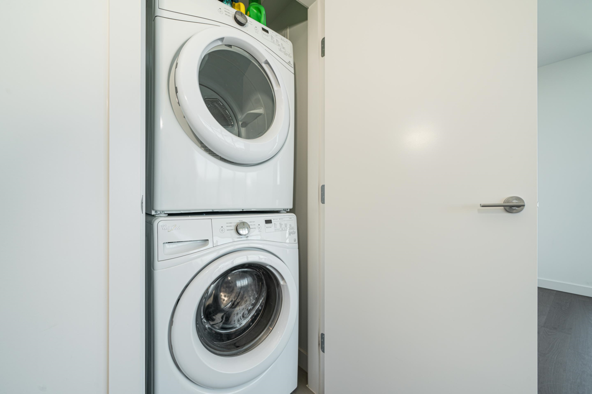 Outdoor Deck Photo of 4010 4670 Assembly Way, Burnaby, BC