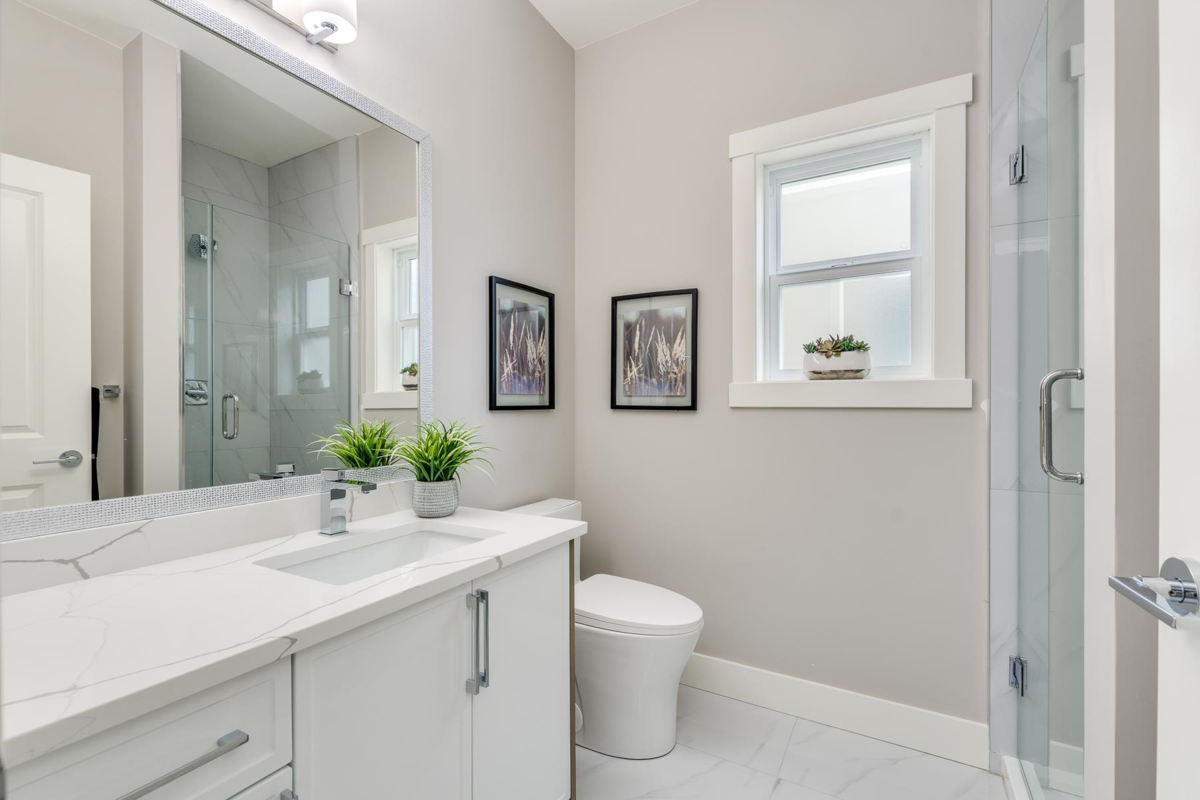 Kitchen Island Photo of 3427 Victoria Drive, Coquitlam, BC