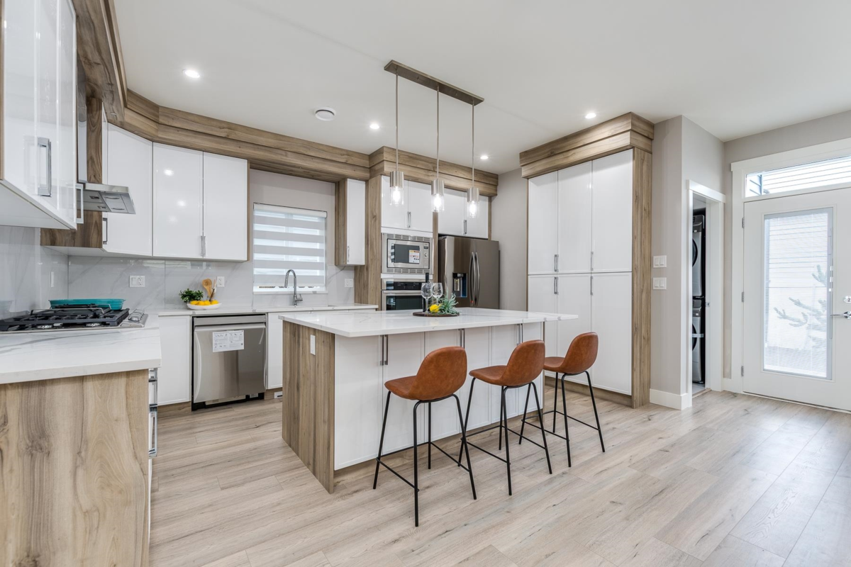 Walk-In Closet Photo of 3427 Victoria Drive, Coquitlam, BC