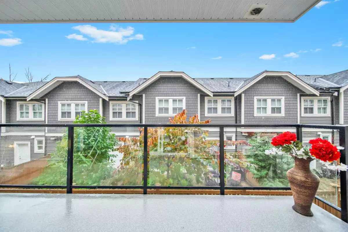Kitchen Island Photo of 33 10488 124 Street, Surrey, BC