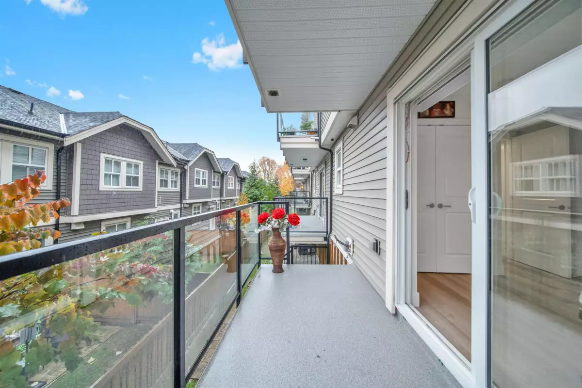 Kitchen Photo of 33 10488 124 Street, Surrey, BC