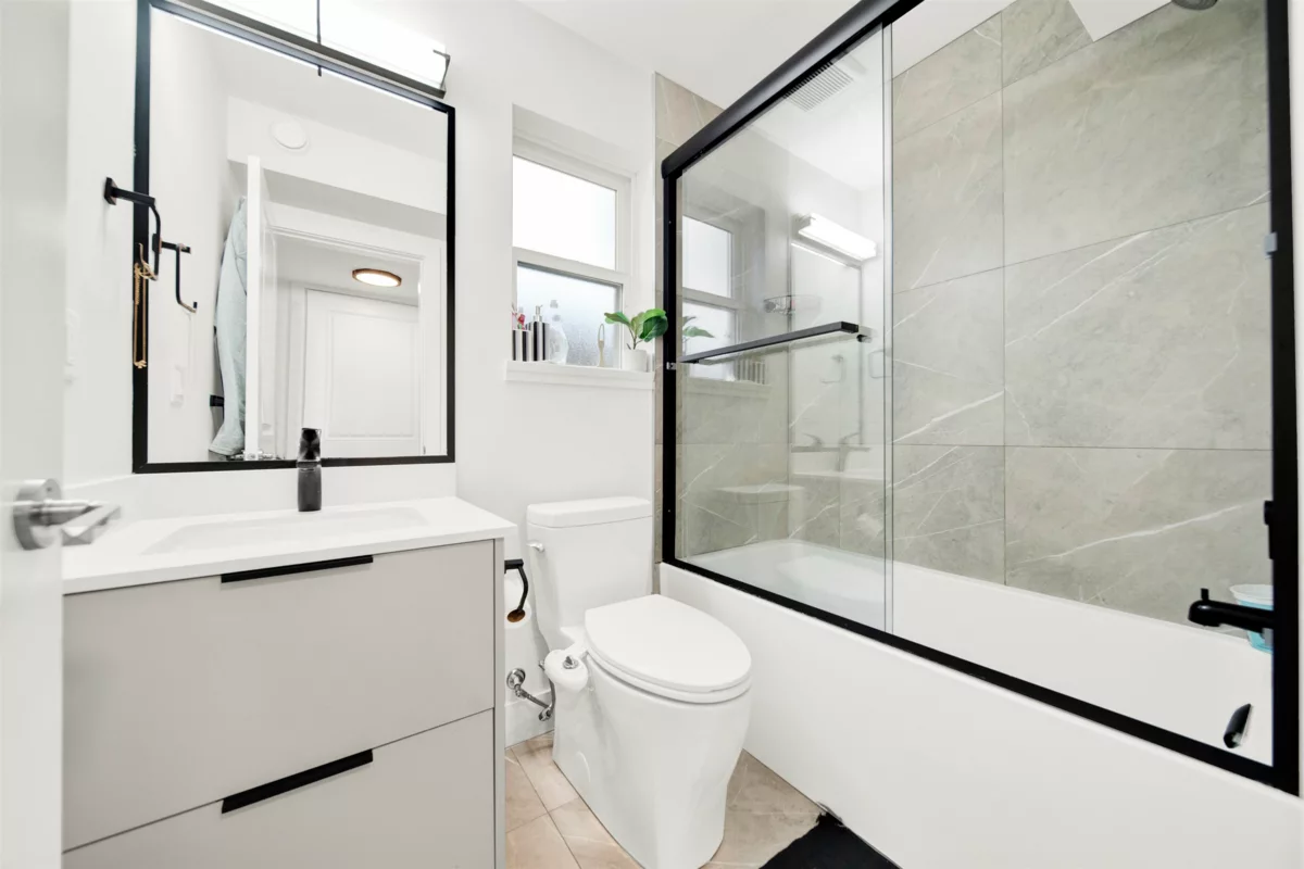 Living Room Photo of 33 10488 124 Street, Surrey, BC