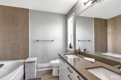 Primary Bathroom Photo of 3 12091 70 Avenue, Surrey, BC