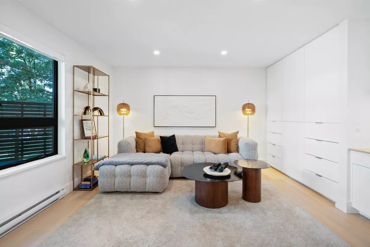 Hallway Photo of 301 1350 Comox Street, Vancouver, BC