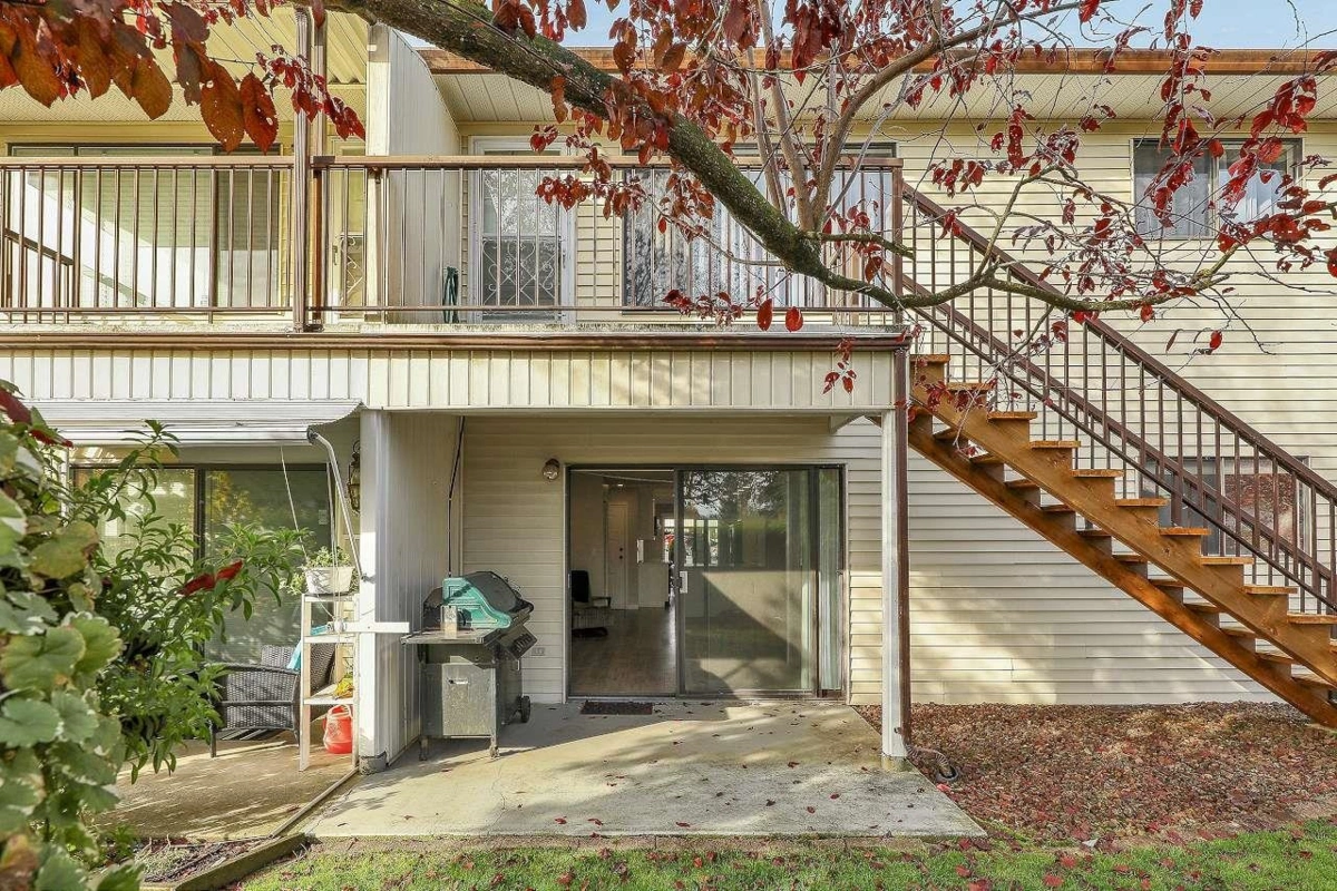 Backyard Photo of 57 32959 George Ferguson Way, Abbotsford, BC