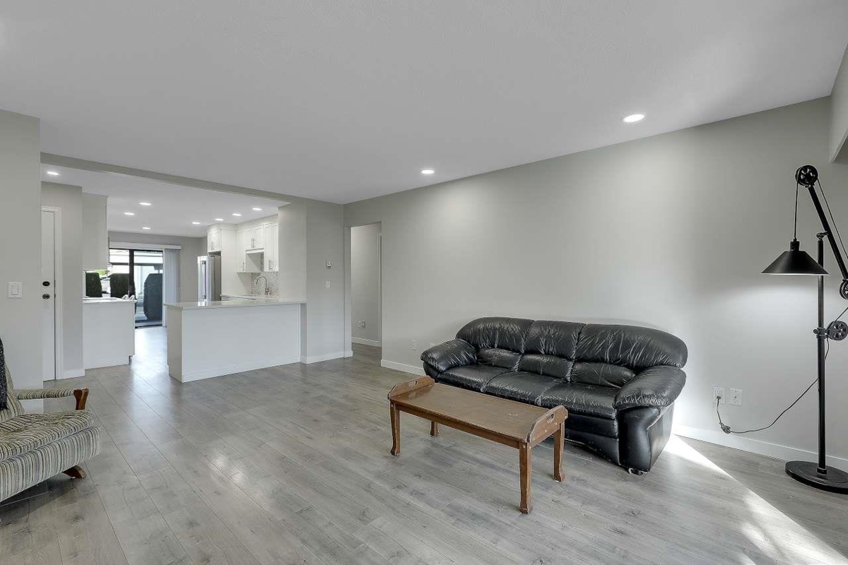 Kitchen Photo of 57 32959 George Ferguson Way, Abbotsford, BC