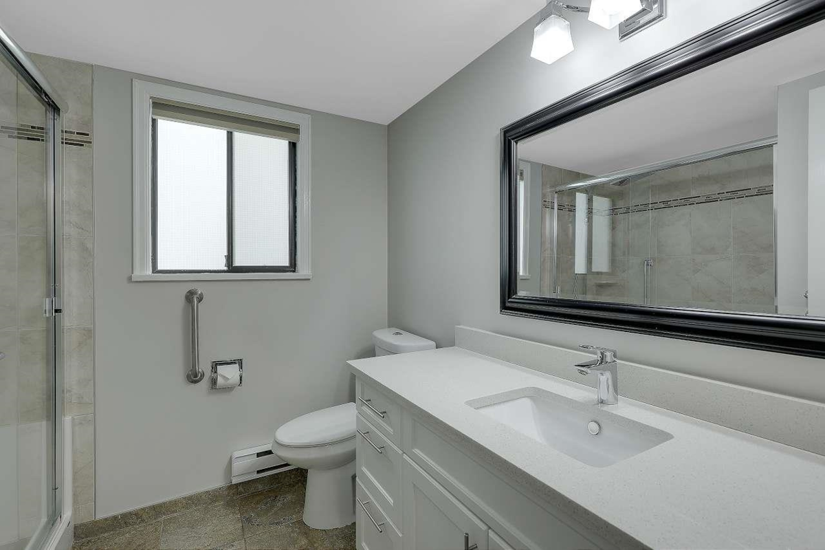 Mudroom Photo of 57 32959 George Ferguson Way, Abbotsford, BC