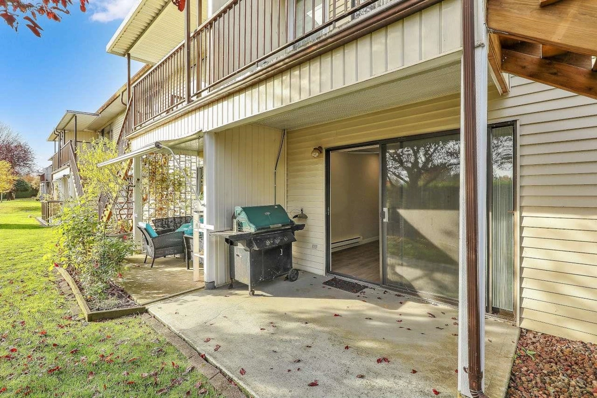 Outdoor Deck Photo of 57 32959 George Ferguson Way, Abbotsford, BC