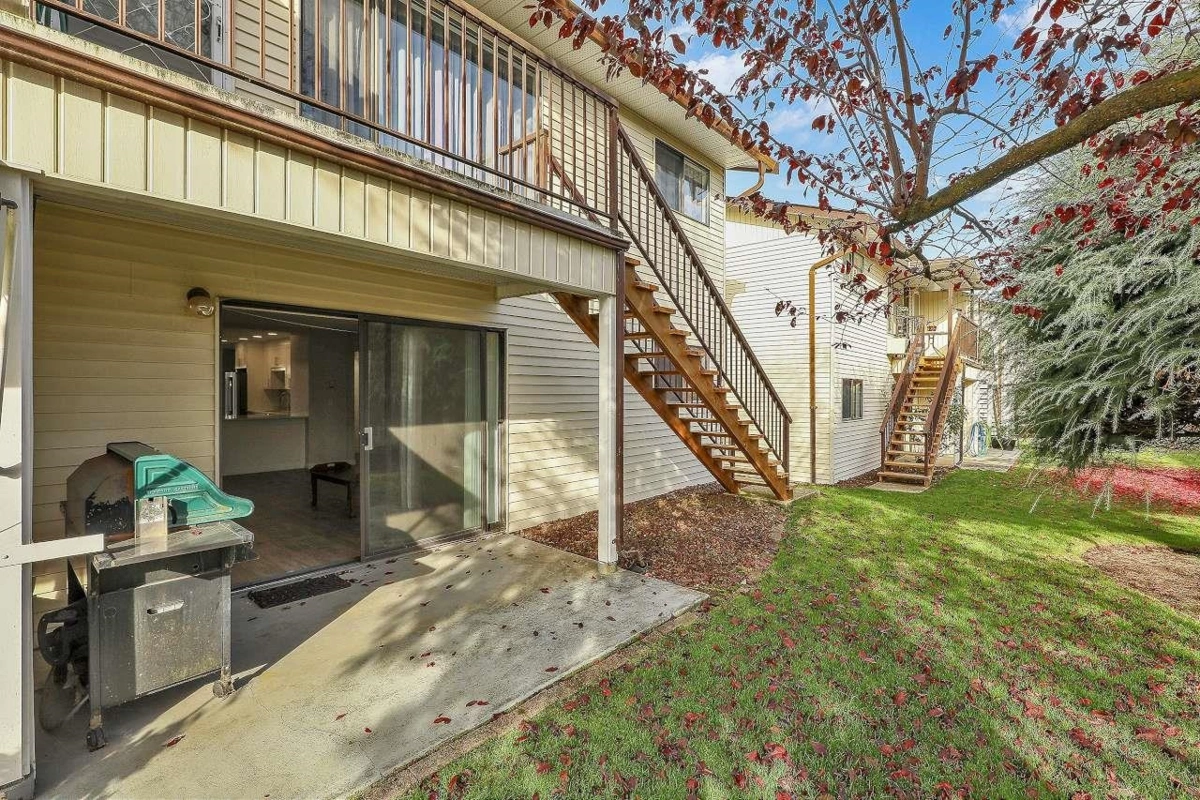 Outdoor Patio Photo of 57 32959 George Ferguson Way, Abbotsford, BC
