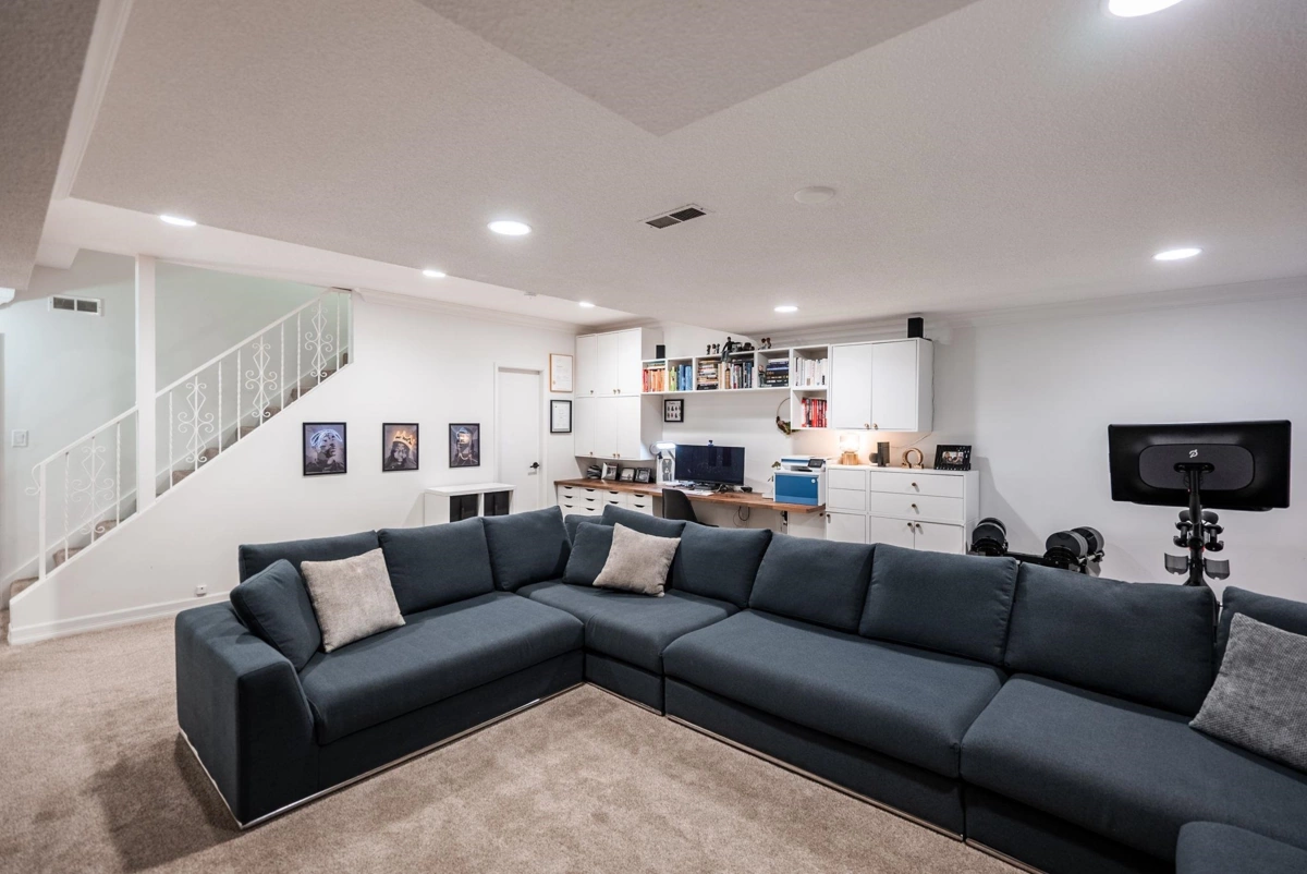 Front Yard Photo of 137 3300 Capilano Road, North Vancouver, BC