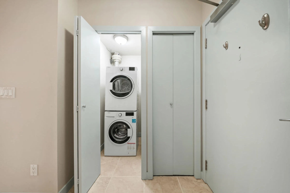 Hallway Photo of 505 1133 Homer Street, Vancouver, BC