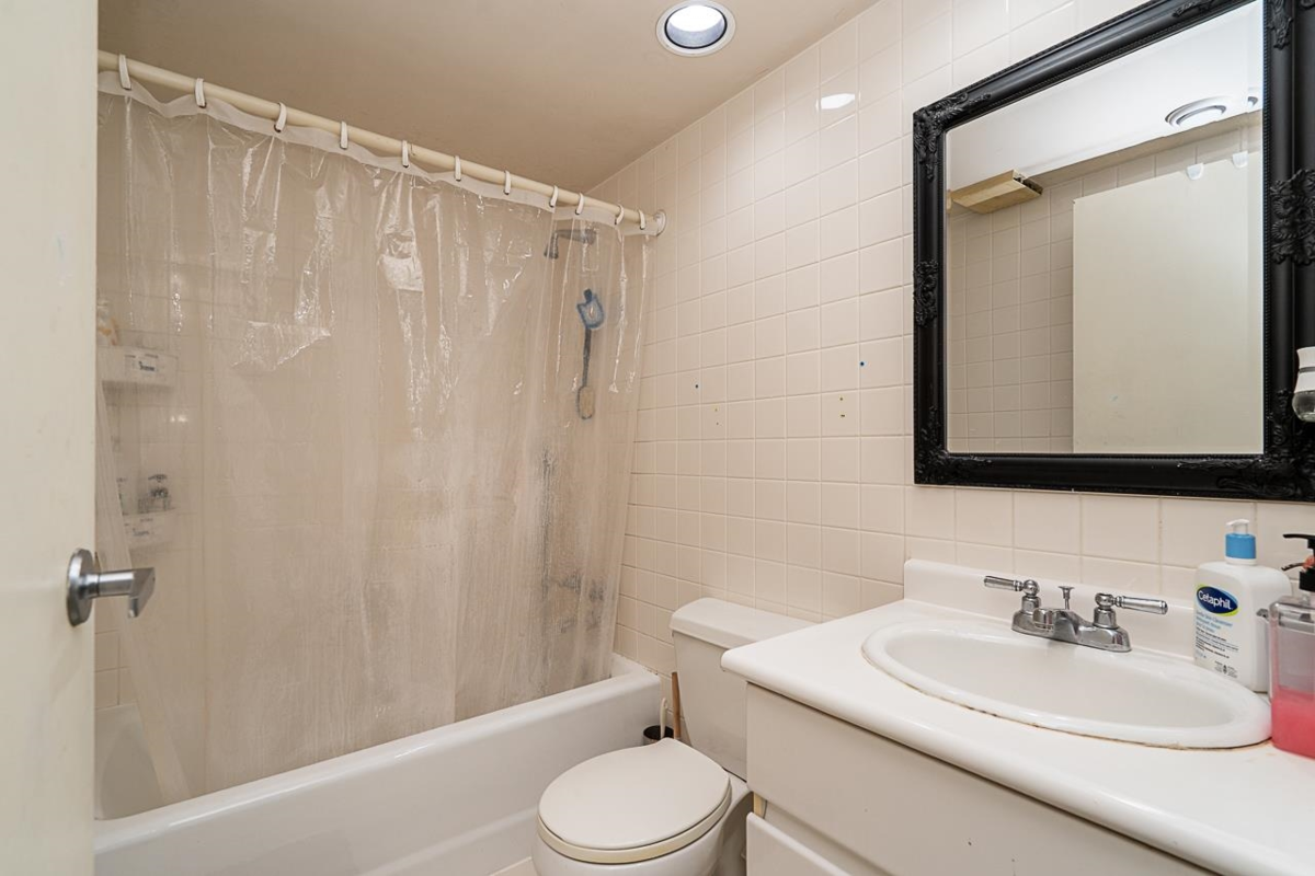 Entry Foyer Photo of 2443 W 47th Avenue, Vancouver, BC