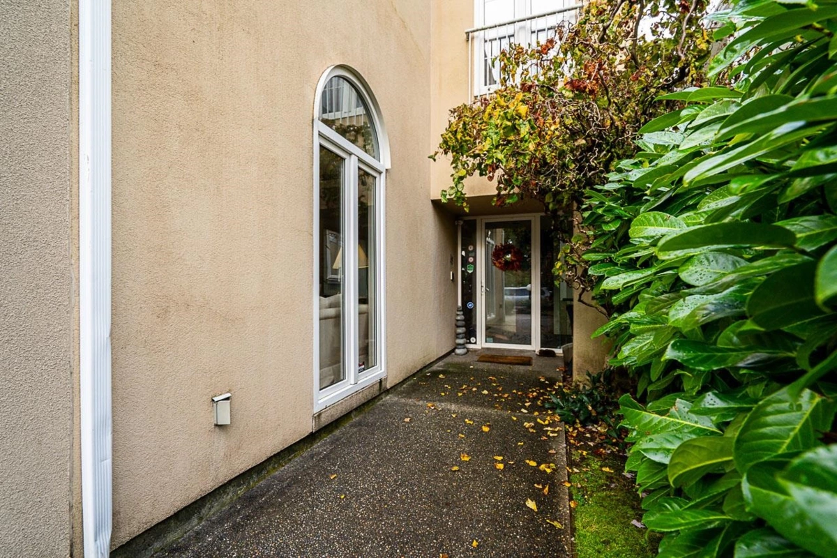 Living Room Photo of 2443 W 47th Avenue, Vancouver, BC