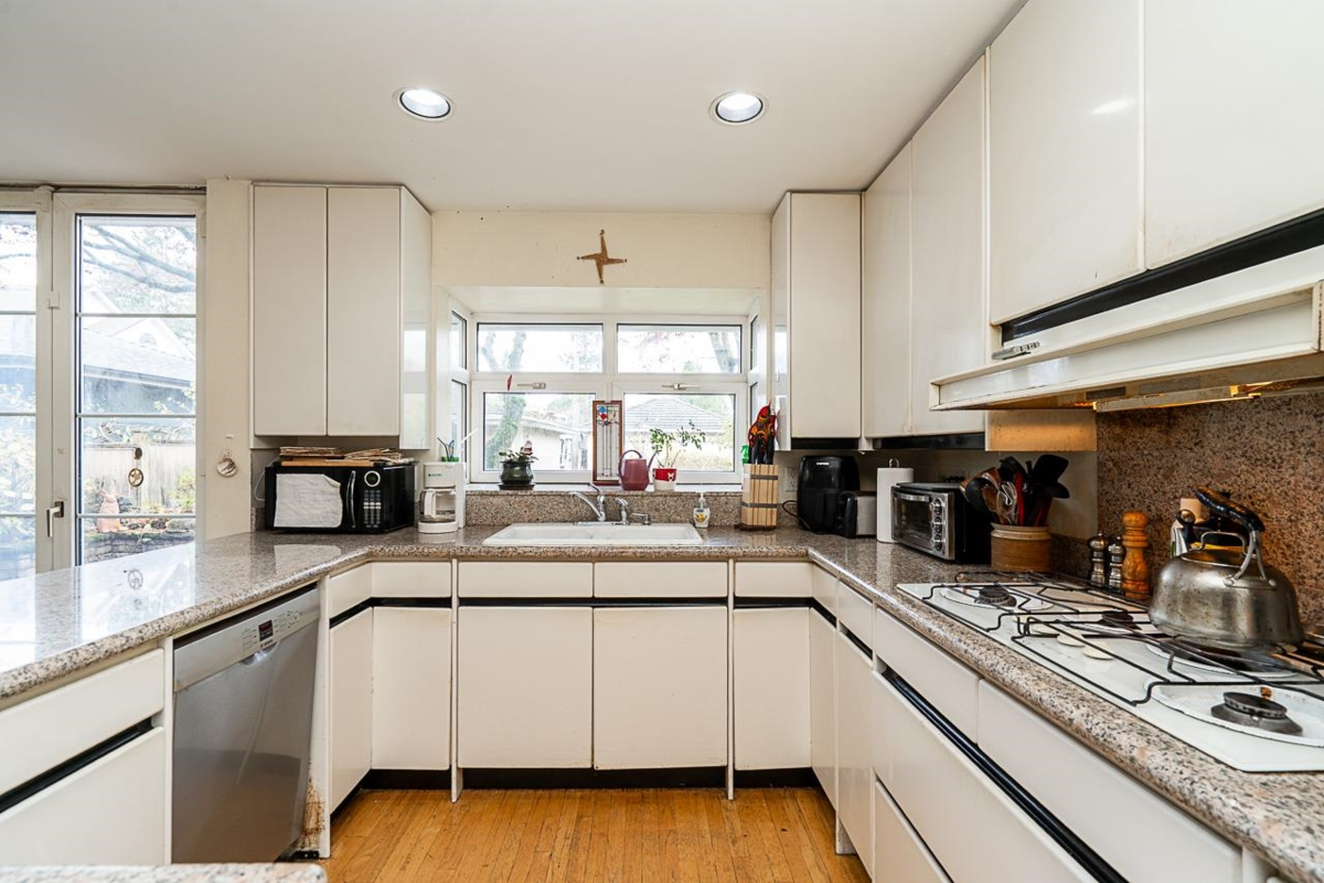 Primary Bathroom Photo of 2443 W 47th Avenue, Vancouver, BC