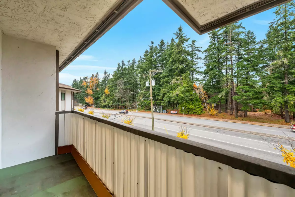Basement Recreation Room Photo of 316 15020 North Bluff Road, White Rock, BC