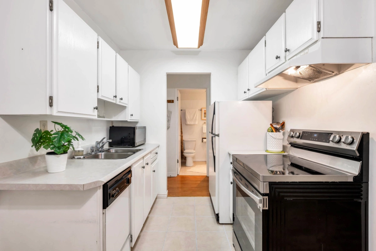 Breakfast Nook Photo of 316 15020 North Bluff Road, White Rock, BC